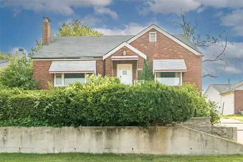 9455 Mackenzie Rd, Saint Louis, MO 63123