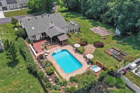 201 Rio Vista Dr, Saint Charles, MO 63303