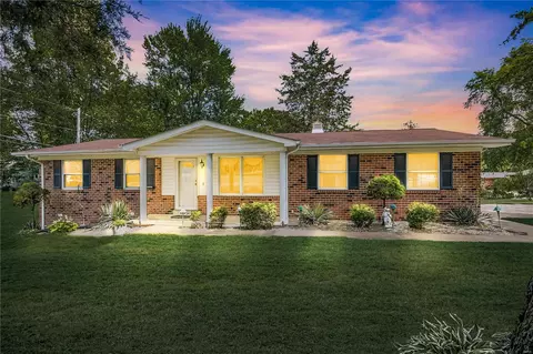 6851 Weber Rd, Saint Louis, MO 63123