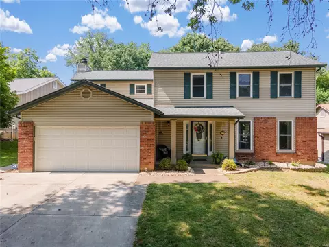 12245 Autumn Dale Ct, Maryland Heights, MO 63043