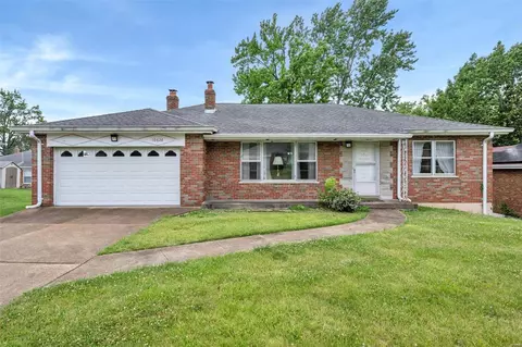 10628 Larkspur Dr, Saint Louis, MO 63123