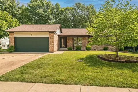 1676 San Simeon Way, Fenton, MO 63026