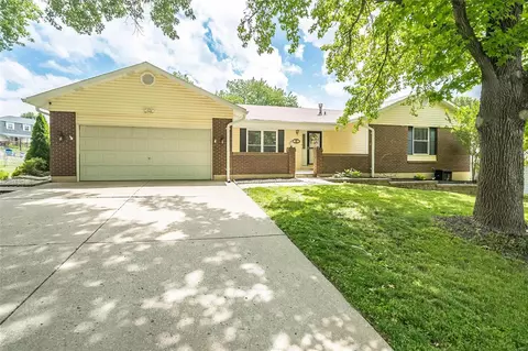 6 Lake Meramec Dr, Saint Peters, MO 63376