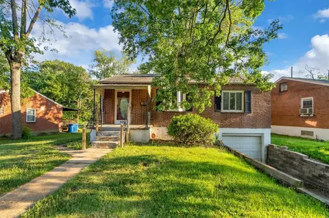 1944 Park Ln, Saint Louis, MO 63136