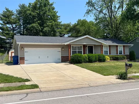 405 Kimberly Ln, St. Peters, MO 63376