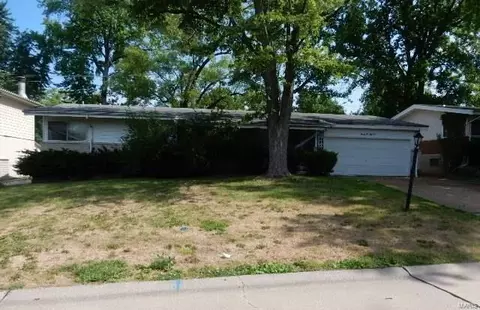 2255 Ainsworth Dr, Saint Louis, MO 63136