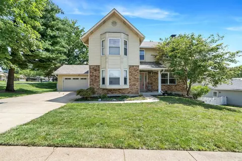 7036 Briar Bluff Dr, Saint Louis, MO 63129