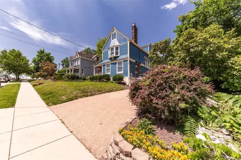 2607 Oakview Ter, Saint Louis, MO 63143
