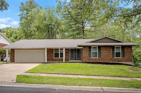 6860 Parc Charlene Dr, Florissant, MO 63033