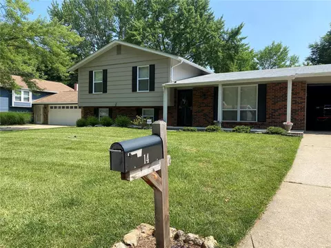 14 Craigwood Dr, Saint Peters, MO 63376