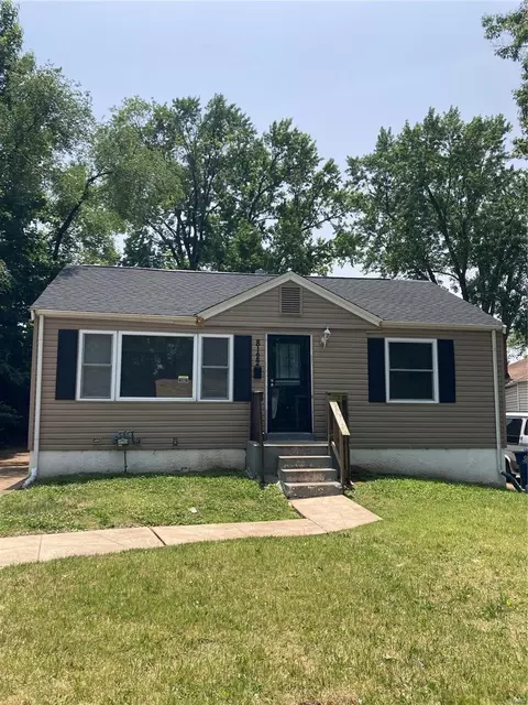 8122 Rector Dr, Saint Louis, MO 63134
