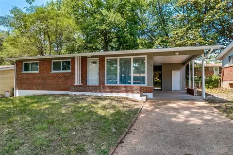 10233 Edgefield Dr, Saint Louis, MO 63136