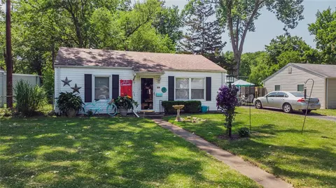 29 Florval Dr, Florissant, MO 63031