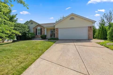 1126 Castle Pines Dr, St Peters, MO 63366 photo 2