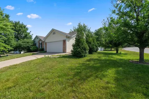1126 Castle Pines Dr, St Peters, MO 63366 photo 3