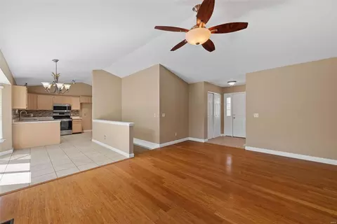 1126 Castle Pines Dr, St Peters, MO 63366 photo 7