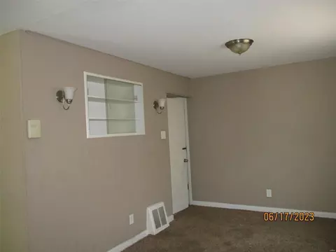 227 Meadowcrest Dr, Saint Louis, MO 63135 photo 4