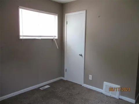 227 Meadowcrest Dr, Saint Louis, MO 63135 photo 8
