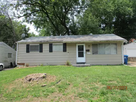 227 Meadowcrest Dr, Saint Louis, MO 63135