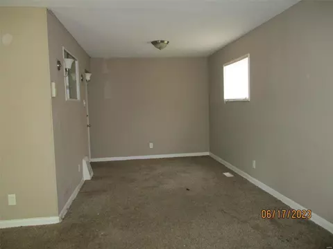 227 Meadowcrest Dr, Saint Louis, MO 63135 photo 3