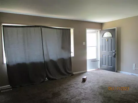 227 Meadowcrest Dr, Saint Louis, MO 63135 photo 5