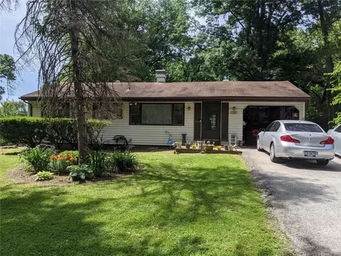 1016 Prigge Rd, Saint Louis, MO 63138