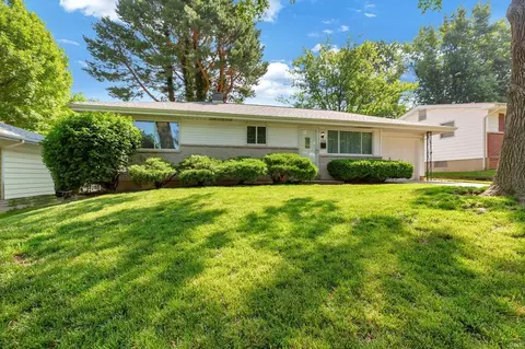 2526 Leonard Dr, Saint Charles, MO 63301