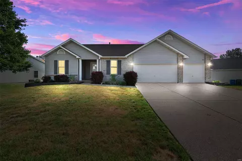605 Colegrove Dr, Wentzville, MO 63385