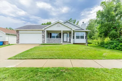12116 Trampe Hgts Ln, Saint Louis, MO 63138