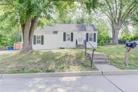 156 Edgeworth Ave, Maryland Heights, MO 63043