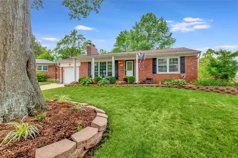 701 Dallwood Dr, Saint Louis, MO 63126