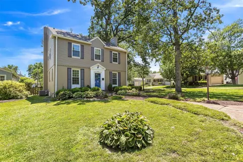 302 Oakley Ln, Saint Louis, MO 63122