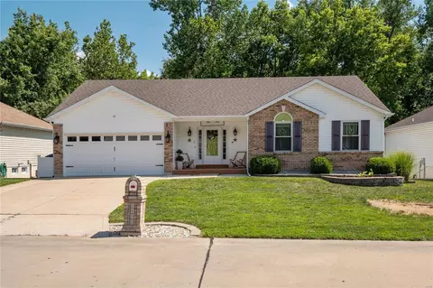 3805 Pine Forest Ln, Saint Charles, MO 63304