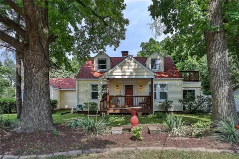 3074 Doddridge Ave, Maryland Heights, MO 63043