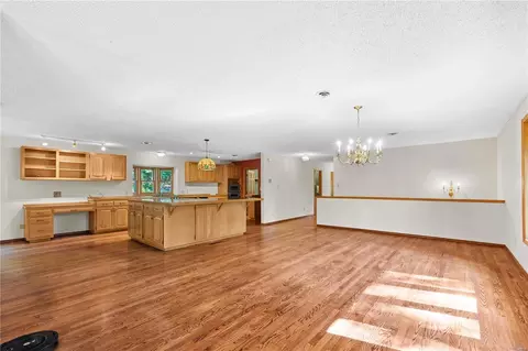 7 Forest Oak Ct, O'fallon, MO 63366 photo 4