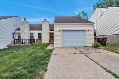 70 Lost Dutchman Dr #B, Saint Peters, MO 63376