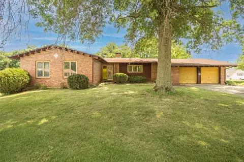 8 Woodcliff Acres Ct, Saint Charles, MO 63303