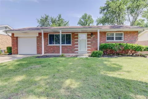 2135 Saint Louis St, Florissant, MO 63033