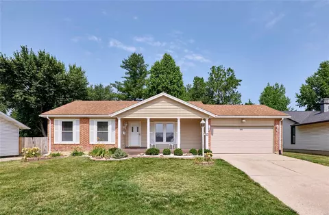 3475 Greenway Chase Dr, Florissant, MO 63031
