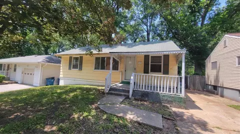 123 Elbring Dr, Saint Louis, MO 63135