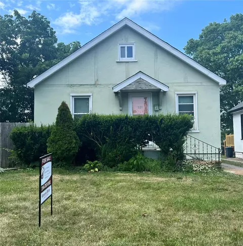 227 E Clinton Pl, Saint Louis, MO 63122