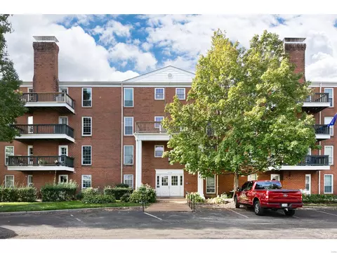 10358 Chimney Rock Dr #17, Saint Louis, MO 63146
