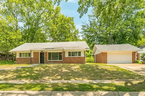 1542 Rabe Dr, Saint Louis, MO 63130