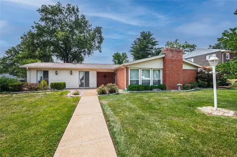 5126 Tealby Ln, Saint Louis, MO 63128