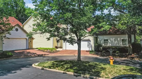 1536 Walpole Dr, Chesterfield, MO 63017