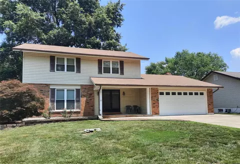 2810 Sundowner Dr, Saint Charles, MO 63303