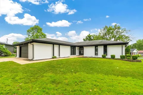 1018 Van Dyke Dr, Ballwin, MO 63011