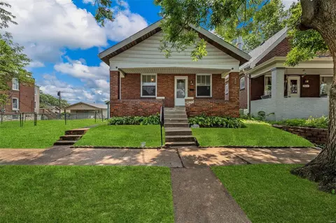 4722 Ray Ave, Saint Louis, MO 63116