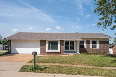 2729 Ashrock Dr, Saint Louis, MO 63129