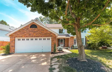 1510 Carriage Bridge Trl, Ballwin, MO 63021